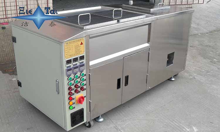 如何快速清洗汽車(chē)發(fā)動(dòng)機(jī)上面的油污和積碳？1